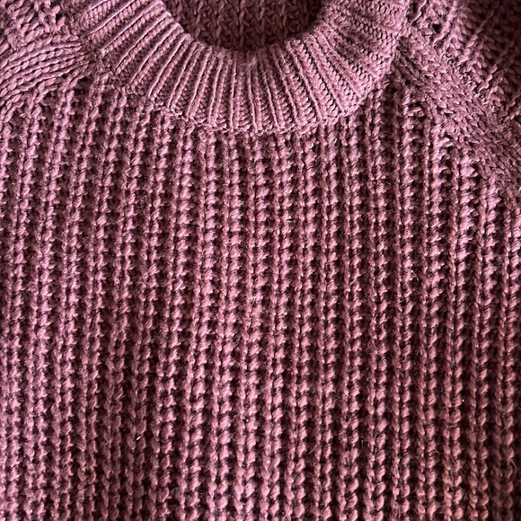 Plum cropped knit mock neck sweater - Picture 3 of 3